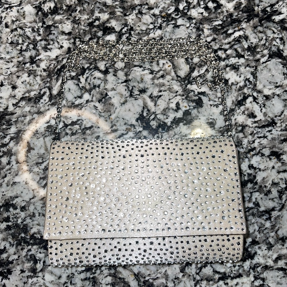 Tan Rime-stone Clutch With Siver Chain Strap 👛